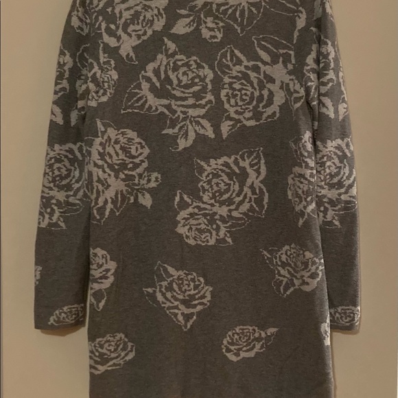 Isaac Mizrahi Live Grey and White Tunic Size Small - Picture 2 of 3